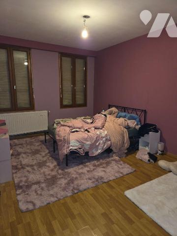 A VENDRE sur la commune d'ESSOYES (Aube), idéal investissement locatif, une maison mitoyenne d'...