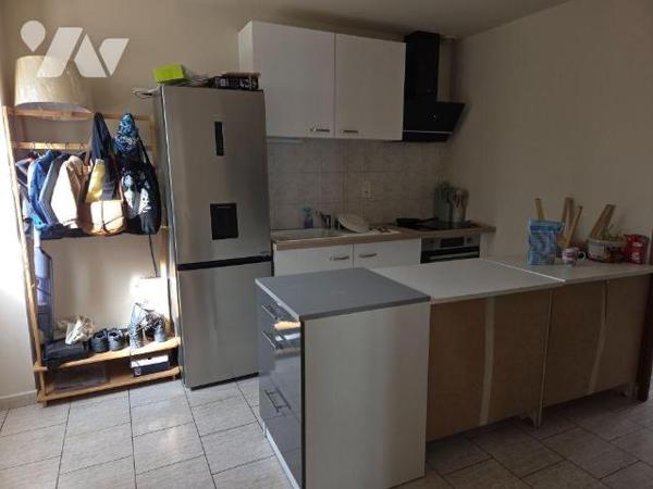 A VENDRE sur la commune d'ESSOYES (Aube), idéal investissement locatif, une maison mitoyenne d'...