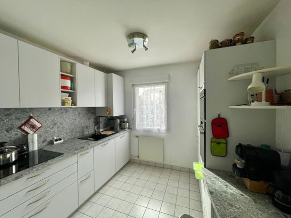 A vendre à LA MEZIERE , Appartement T4 rez-de-chaussée 80m², 3 chambres, Jardin 51m²