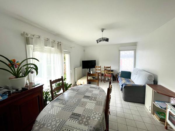 A vendre à LA MEZIERE , Appartement T4 rez-de-chaussée 80m², 3 chambres, Jardin 51m²