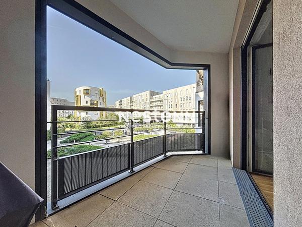 ISSY LES MOULINEAUX - FORT D'ISSY - Vente Appartement 2 pièces de 46,16 m² avec balcon