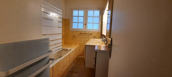 MAISON  180 M²  6 CHAMBRES