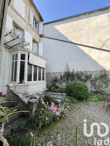 Maison à vendre 6 pièces 230 m² Cognac