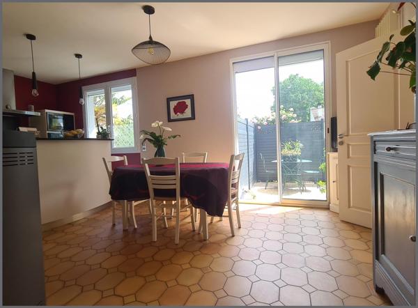 Maison à BRESSUIRE, 79300 - 10 pièces 160m²