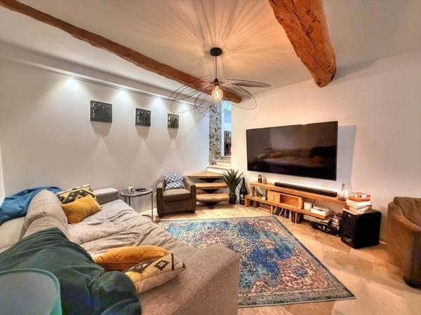 Grande maison de village rénovée avec fort potentiel – Centre d’Aups