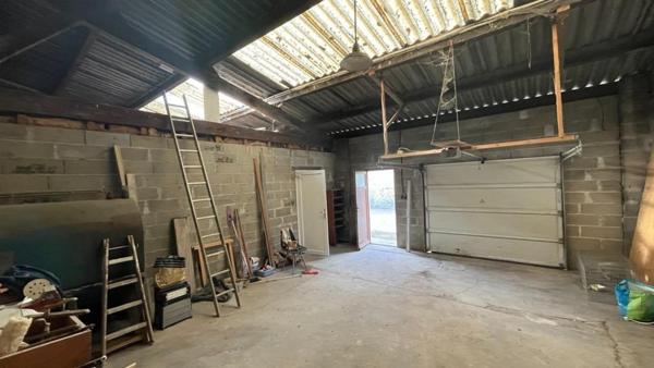 4-5 chambres, jardin et garage.