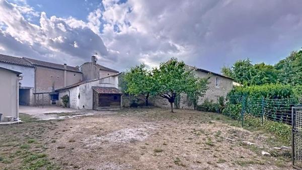 4-5 chambres, jardin et garage.