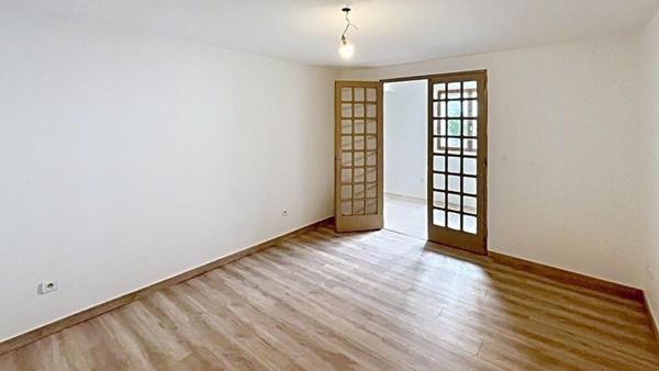 4-5 chambres, jardin et garage.