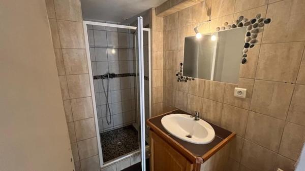 4-5 chambres, jardin et garage.