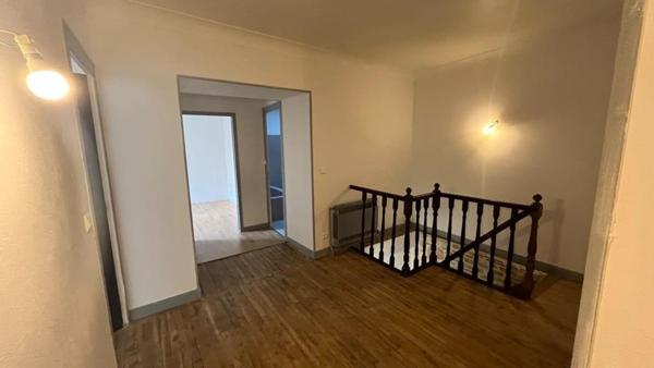 4-5 chambres, jardin et garage.