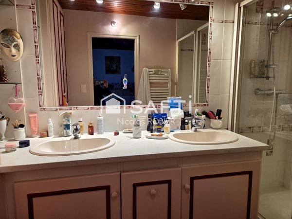 Maison de Maître, énergie B, trois chambres, dépendances, garage camping-car, jardin