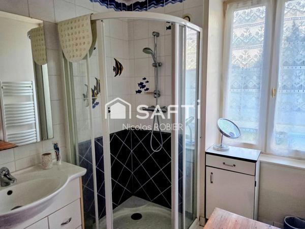 Maison de Maître, énergie B, trois chambres, dépendances, garage camping-car, jardin