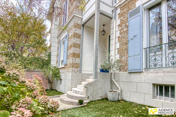Versailles Rive-Droite Sainte Jeanne d'Arc - Maison 8 pièces de 163 m² habitables (235m² au sol) avec terrasse et garage €1 695 000 ** - Référence 27891