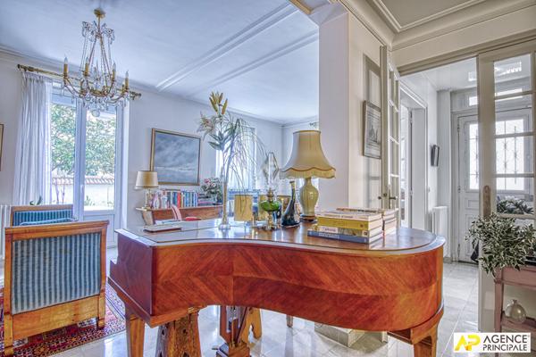 Versailles Rive-Droite Sainte Jeanne d'Arc - Maison 8 pièces de 163 m² habitables (235m² au sol) avec terrasse et garage €1 695 000 ** - Référence 27891