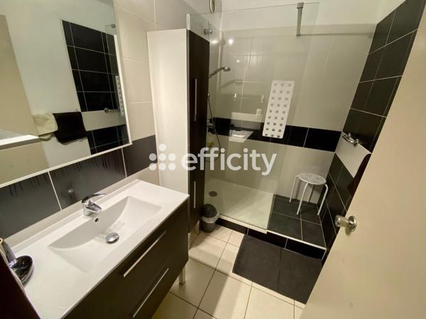 Appartement
         1 pièce
        - 25 m² 73 000 € *