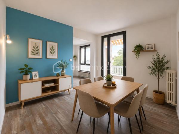 Vous recherchez un appartement lumineux, fonctionnel et prêt à accueillir ses nouveaux propriétaires ? Cet appartement T5 entièrement rénové saura vous séduire par ses beaux volumes et ses finitions soignées

Dès l’entrée, découvrez une spacieuse pièce de vie baignée de lumière, offrant un agréable espace salon/salle à manger avec un accès direct au balcon, idéal pour profiter des beaux jours.

La cuisine indépendante, aménagée et équipée, dispose d’un bel espace de rangement et d’un coin repas.

L’espace nuit se compose de trois chambres.

Vous profiterez également d’une salle de bains moderne avec baignoire ainsi que de WC séparés.

Un garage individuel et une cave complètent l'appartement.

À visiter sans tarder !