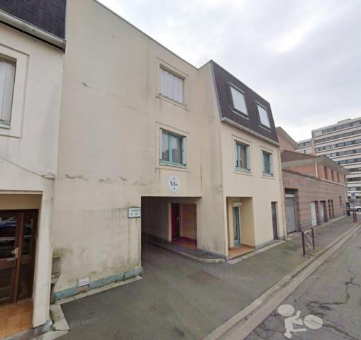 PROCHE CHR - PLACE DE PARKING EN SOUS-SOL 13m² - RÉSIDENCE SÉCURISÉE - POSSIBILITE ACHAT 2è PLACE