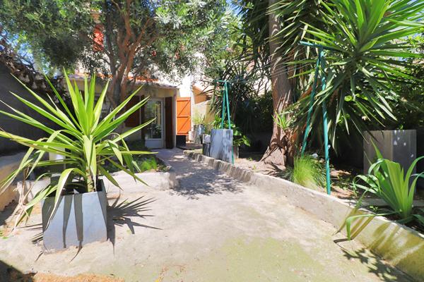 A vendre 13010 MARSEILLE JOLIE MAISON  entre la Capelette et la Timone  2 CHAMBRES TERRASSE  LUMINEUSE