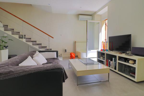 A vendre 13010 MARSEILLE JOLIE MAISON  entre la Capelette et la Timone  2 CHAMBRES TERRASSE  LUMINEUSE