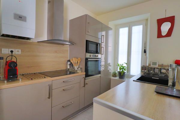 A vendre 13010 MARSEILLE JOLIE MAISON  entre la Capelette et la Timone  2 CHAMBRES TERRASSE  LUMINEUSE