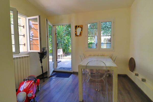 A vendre 13010 MARSEILLE JOLIE MAISON  entre la Capelette et la Timone  2 CHAMBRES TERRASSE  LUMINEUSE