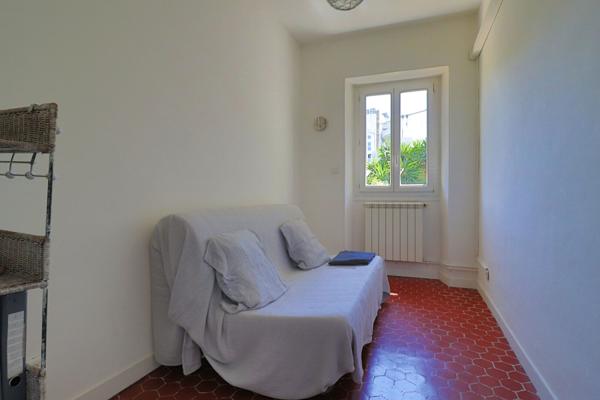 A vendre 13010 MARSEILLE JOLIE MAISON  entre la Capelette et la Timone  2 CHAMBRES TERRASSE  LUMINEUSE