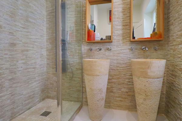 A vendre 13010 MARSEILLE JOLIE MAISON  entre la Capelette et la Timone  2 CHAMBRES TERRASSE  LUMINEUSE