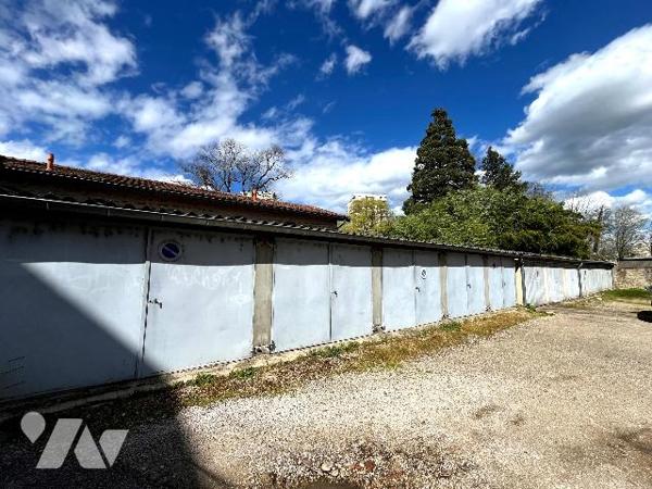 ENSEMBLE DE 12 GARAGES INDÉPENDANTS – SPÉCIAL INVESTISSEURS - CENTRE