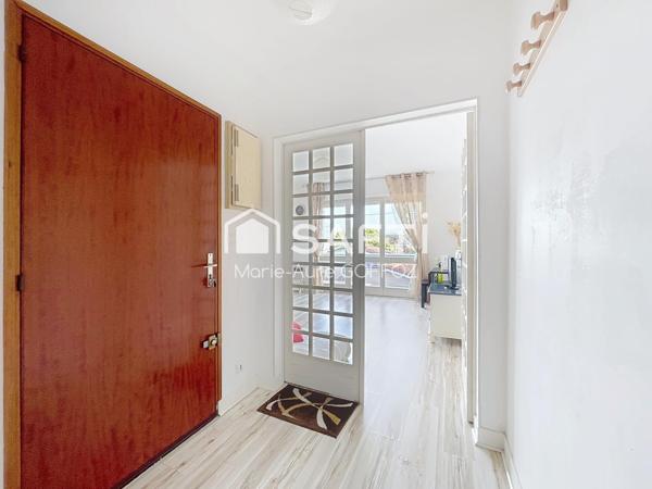 Vaste studio avec cuisine séparée et balcon, proche tram !