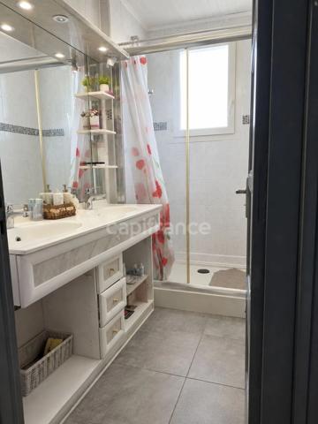 Une maison chaleureuse avec jardin arboré, proche de toutes les commodités !