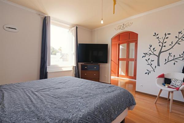 MAISON FAMILLIALE COEUR DE BOURG AVEC BATIMENT