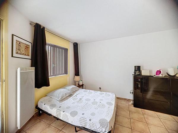 STUDIO Greoux Les Bains rez de jardin et terrasse