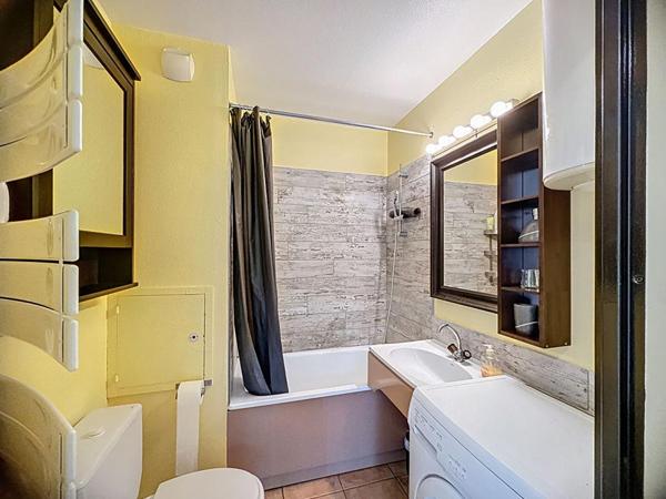 STUDIO Greoux Les Bains rez de jardin et terrasse