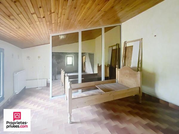 Ancienne ferme avec 2 logements dépendances sur 13 322 m²