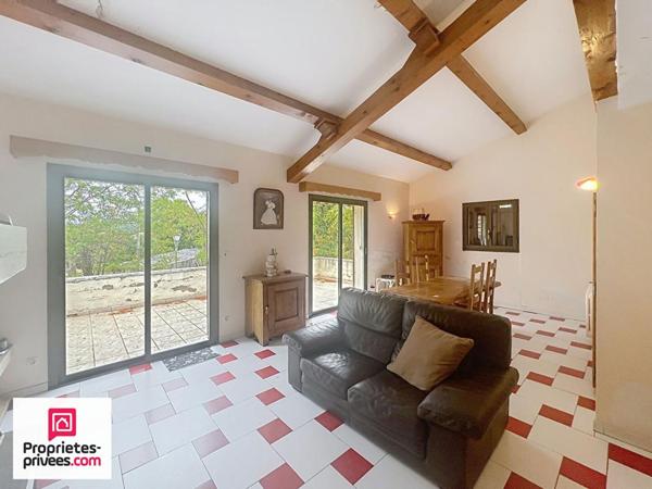 Ancienne ferme avec 2 logements dépendances sur 13 322 m²