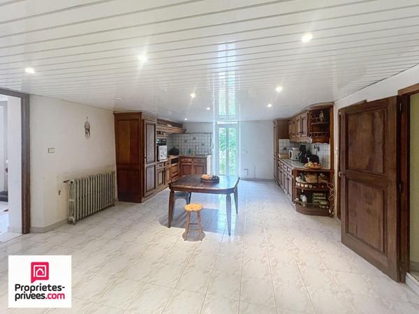 Ancienne ferme avec 2 logements dépendances sur 13 322 m²