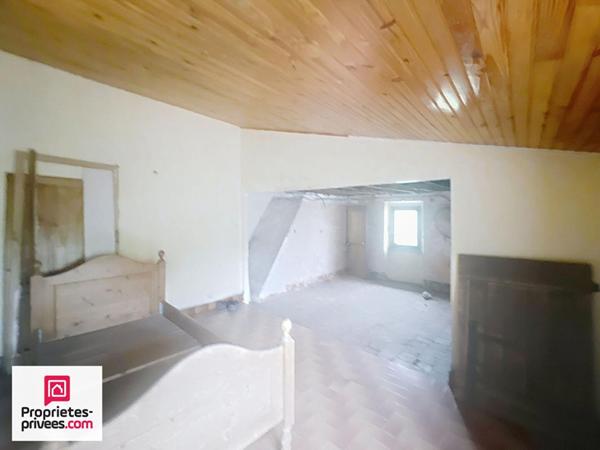 Ancienne ferme avec 2 logements dépendances sur 13 322 m²