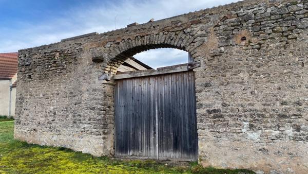 Maison à vendre TOUTRY (21) deux chambres, jardin, dépendances