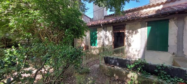 Saint-Laurent-de-Cerdans (66260) Maison de Village et immeuble de Rapport