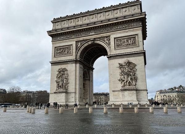 Magnifique pied-à-terre Champs-Élysées