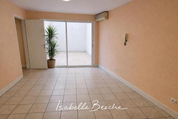 33100 BORDEAUX - LOCAL INDEPENDANT 239 m², patio, grand garage