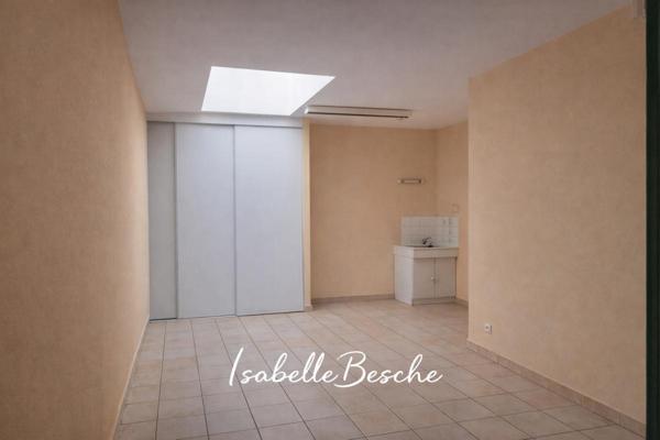 33100 BORDEAUX - LOCAL INDEPENDANT 239 m², patio, grand garage