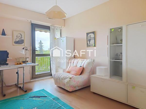 Appartement lumineux en centre ville, vue dégagée.