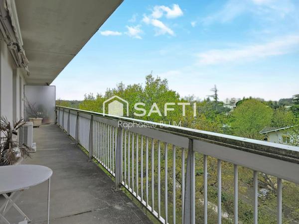 Appartement lumineux en centre ville, vue dégagée.