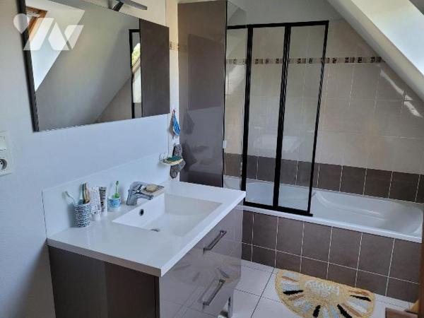  Maison à vendre à Vitré (35500) en Ille-et-Vilaine (35). Quartier BEAUVAIS, à 2 pas du centre ...