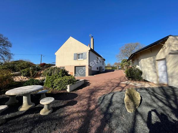 Super pavillon sur une parcelle de 16000m² voir +++
