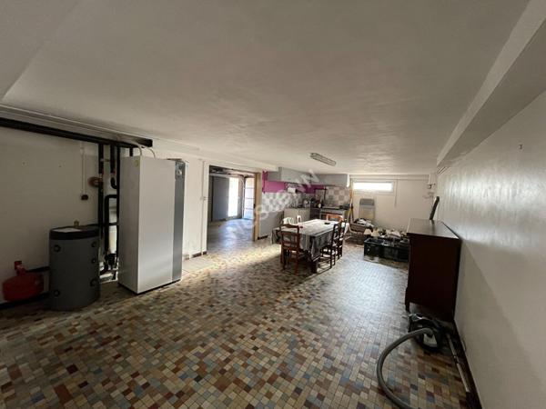 Super pavillon sur une parcelle de 16000m² voir +++