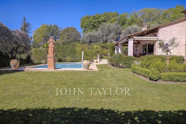 Mougins proche International Mougins School - Domaine recherché - Belle villa provençale