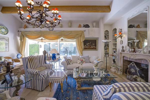 Mougins proche International Mougins School - Domaine recherché - Belle villa provençale