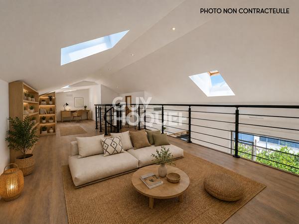 Villa constituée de trois appartements, piscine et garage.